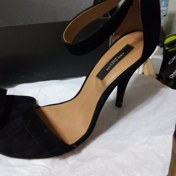 Ann Taylor black heels - Picture 6 of 7